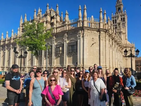 Food tour experience with local guide in Seville