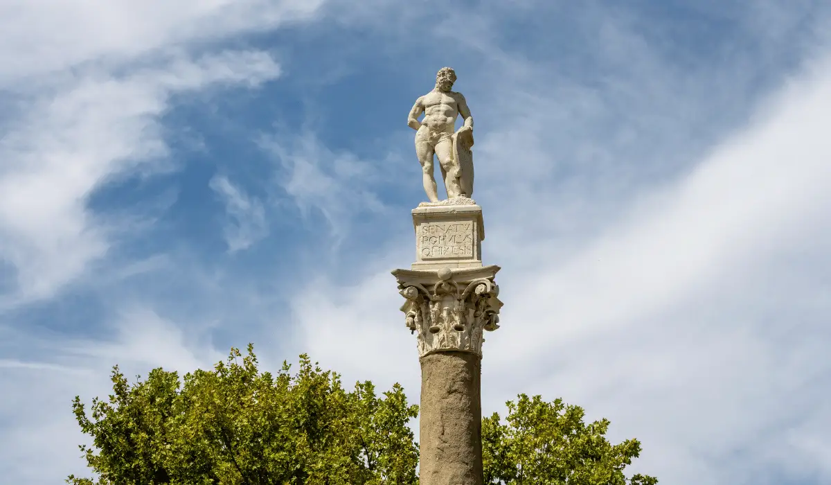 Estatue Hercules Alameda